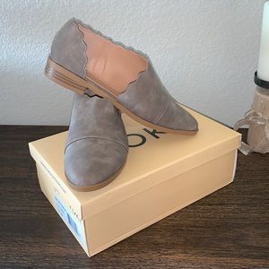 BNIB Yoki Scalloped-Edge Flats,7.5